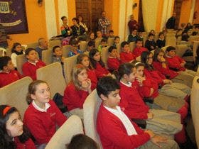 Medina del Campo: Los niños sacan los colores a los concejales en el Pleno Infantil