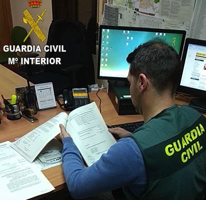 La Guardia Civil investiga a una persona por estafar a través de Internet