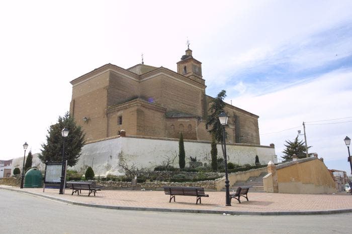 Ataquines apuesta por sus vecinos con medidas para paliar los daños colaterales del COVID19