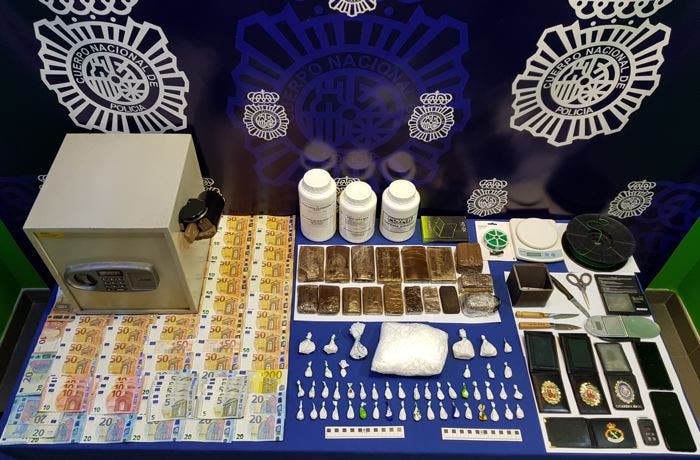 Detenido con 120 gramos de cocaína, 2 kilos de hachís y 2.200 euros en metálico