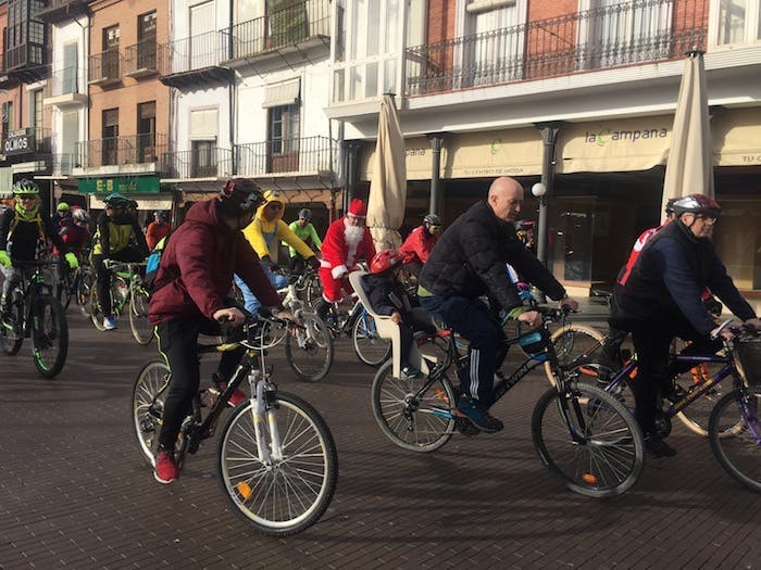 Cerca de 800 personas han participado en la tradicional Marcha del Cochinillo