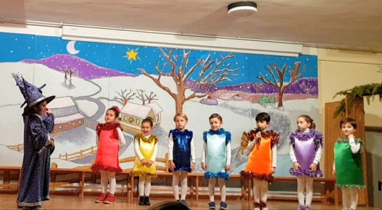 Los Magos Capirotes llenan de color el Colegio San José