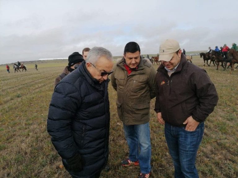 El Presidente del Comité Olímpico Español visita el Campeonato de España de Galgos