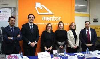 El Ayuntamiento y la Junta presentan la nueva certificación en competencias digitales que se realizará en el Aula Mentor