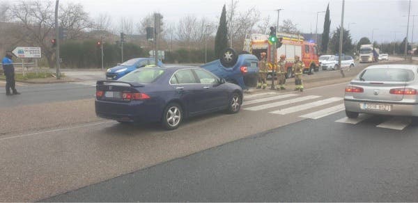 Dos adultos y dos menores heridos en un accidente entre dos vehículos en la VA-20 camino de Hornillos