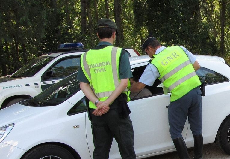 Un fallecido en un choque frontal entre un turismo y un camión en Mojados