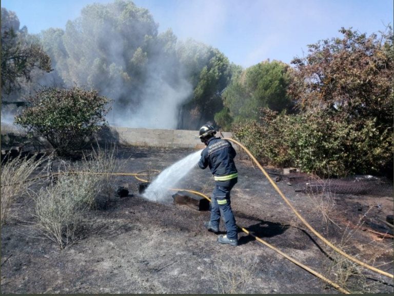 Un incencio forestal de nivel 2 obliga a intervenir a los bomberos