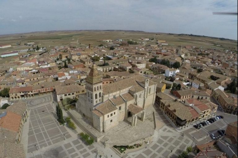 La iglesia de San Martín de Paredes de Nava acoge una exposición sobre las investigaciones arqueológicas palentinas realizadas en 2018/2019