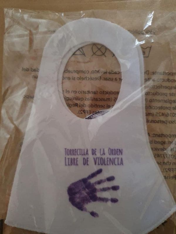 Torrecilla de la Orden reparte mascarillas solidarias contra la violencia de género