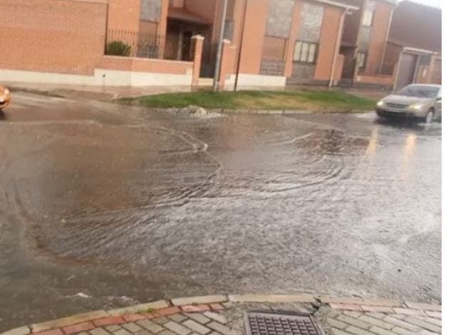 Medina del Campo: Calles inundadas y caída de árboles entre las incidencias que ha dejado la tormenta