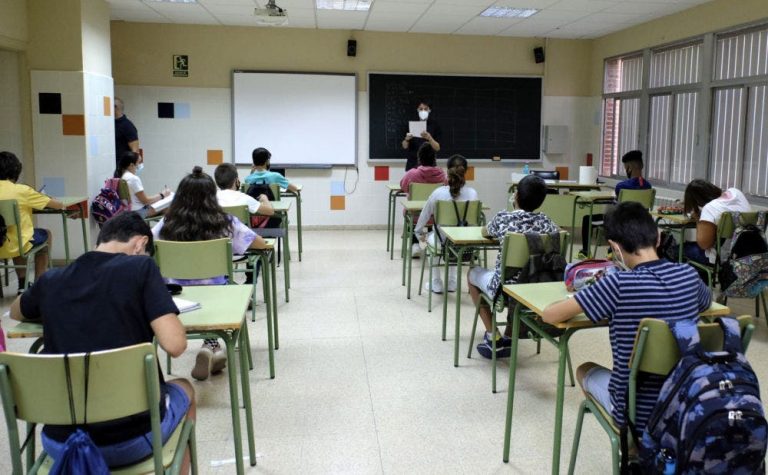 121.650 estudiantes de ESO, Bachillerato y los segundos cursos de FP de Grado Superior y de Artes Plásticas y Diseño han comenzado hoy sus clases