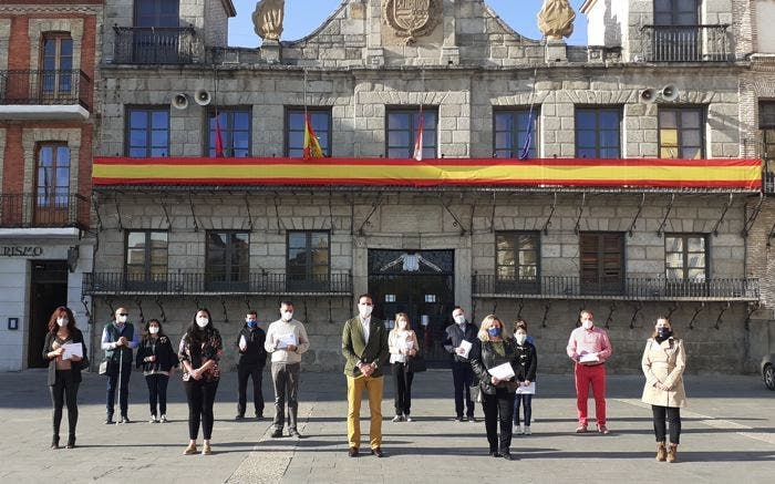 El Ayuntamiento de Medina entrega 2.800 bonos escolares a los nueve centros del municipio