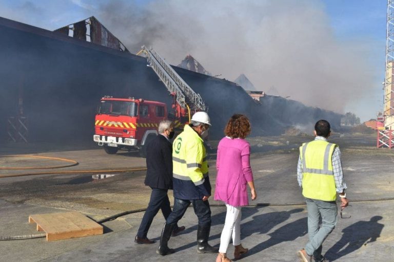 La Junta muestra todo su apoyo a la cooperativa agroalimentaria Cobadú tras el incendio sufrido la pasada madrugada en sus instalaciones de Zamora