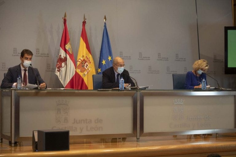 La Junta decreta el confinamiento de Palencia y levantará las medidas vigentes en Valladolid y Salamanca