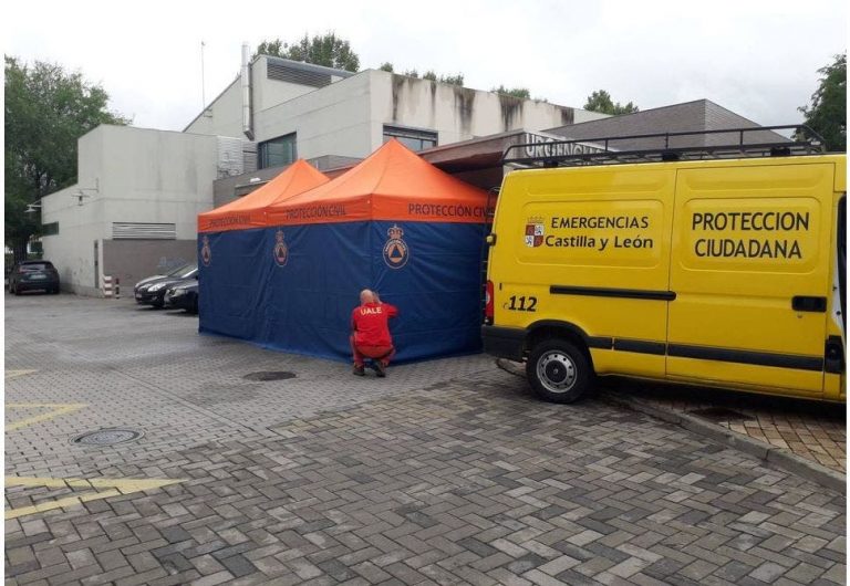 Instalan carpas en varios centros sanitarios de Valladolid