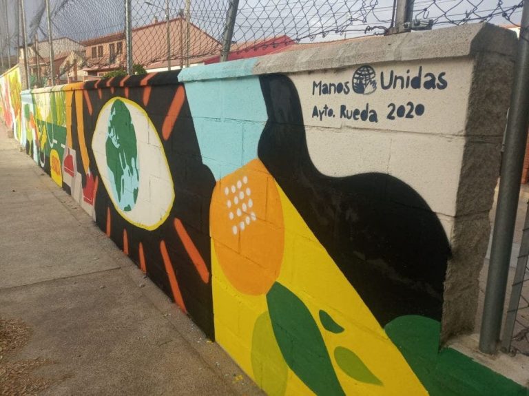 Rueda estrena decoración con el mural 'Música y arte por el planeta'