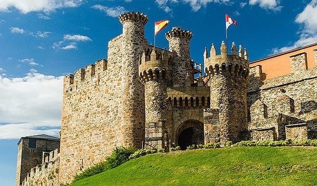 Herido un joven al caer desde una de las almenas del castillo de los Templarios