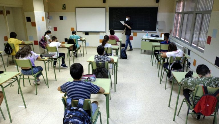 En cuarentena un aula de Ataquines y dos en Valladolid por COVID