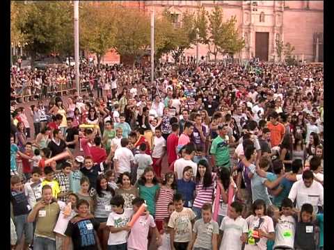 Se cumplen 10 años del intento de Medina de batir el récord guinness de personas bailando Paquito el Chocolatero