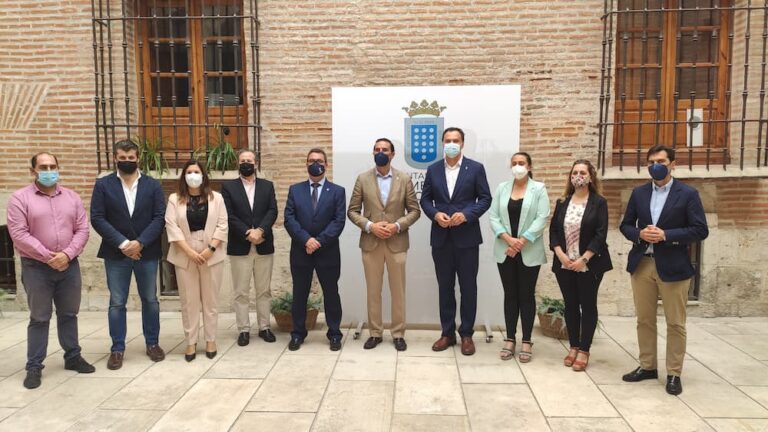 Medina del Campo recibe al alcalde de Lebrija y rubrica su entrada en la Ruta Nebrisense