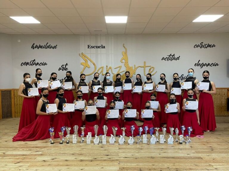 Las bailarinas de la Escuela Danzarte brillan en una temporada complicada