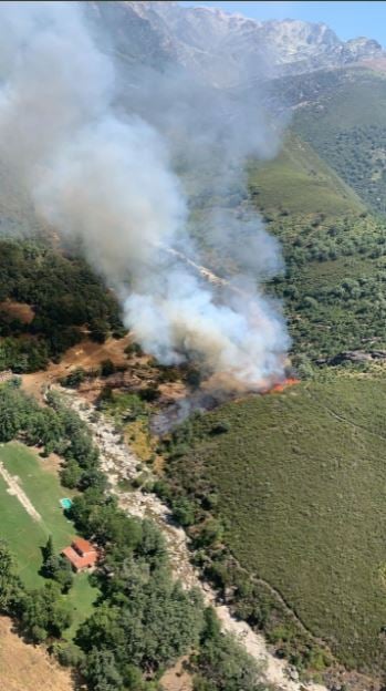 Controlado el incencio forestal de Candeleda