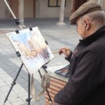 Un artista pinta la Casa de la Villa de Olmedo