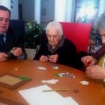 Trillo participa en un taller de manualidades con los ancianos de la Residencia de Pozaldez