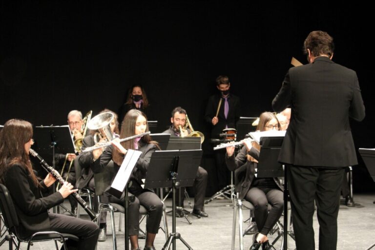 La Banda de la Escuela Municipal de Música de Medina del Campo vuelve al Auditorio Emiliano Allende con un concierto «muy español»