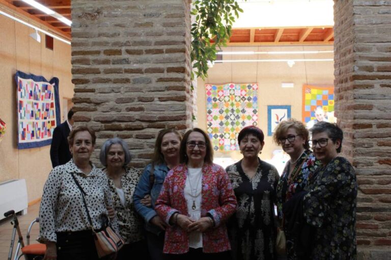 El Centro Cultural Integrado Isabel la Católica acoge la exposición de Retacería y Ganchillo