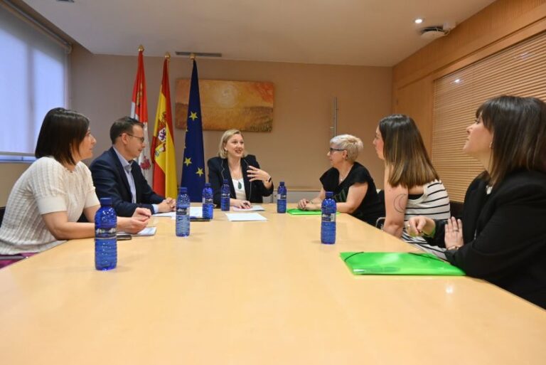 La Junta incrementa las ayudas y agiliza servicios para personas con ELA en Castilla y León