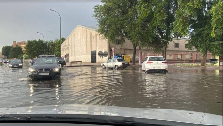 Intensas lluvias y tormentas eléctricas inundan Medina del Campo