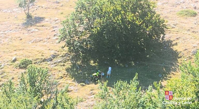 Rescate de un montañero herido en el Pico Almonga por el grupo de rescate de Castilla y León