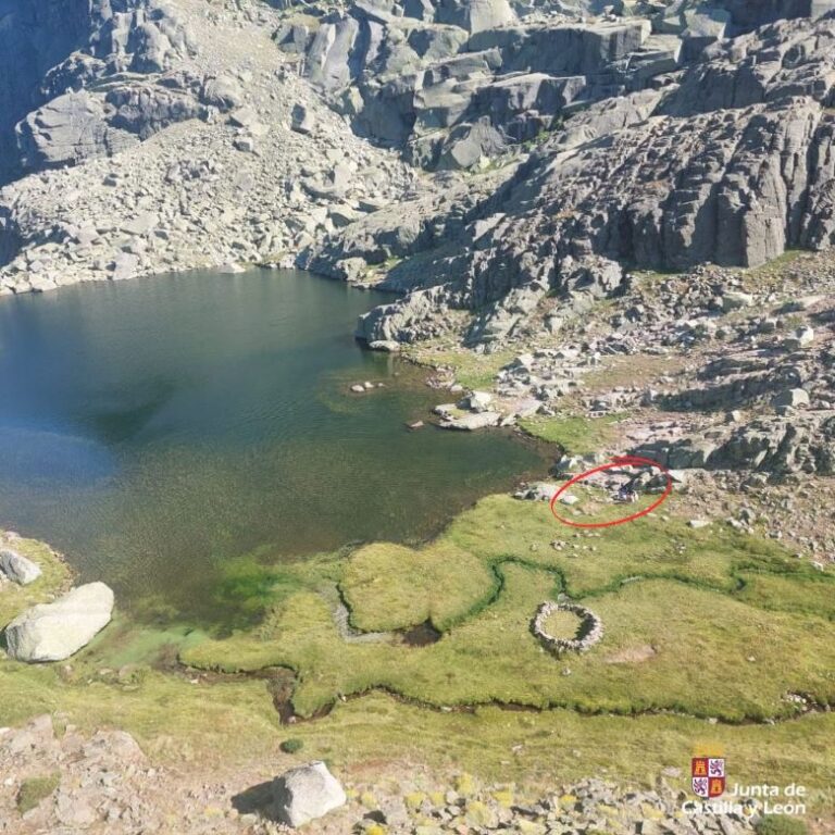 El Grupo de Rescate de la Junta de Castilla y León auxilia a una senderista herida en las lagunas del Trampal