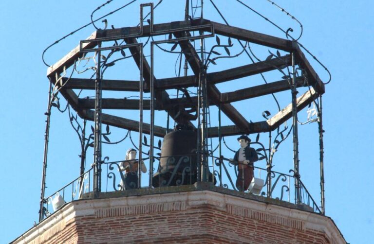 «Seguridad garantizada» en lo alto de la torre de la Colegiata de San Antolín 