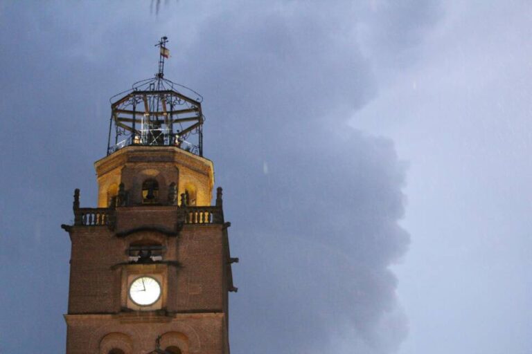 Las tormentas impiden el descenso de la bandera en Medina del Campo