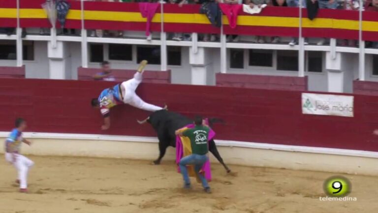 Espectacular concurso de cortes en Medina del Campo – Sustos y cogida a Mario Parrado