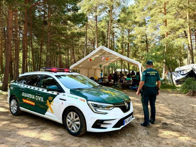 La Guardia Civil evacua a 57 niños de un campamento en Vinuesa debido a una fuerte tormenta