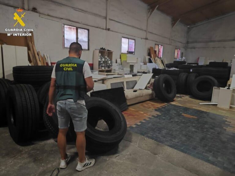 La Guardia Civil recupera un camión, un semirremolque robado en Medina del Campo y 196 neumáticos robados en Sanchidrián, valorados en 116.000€