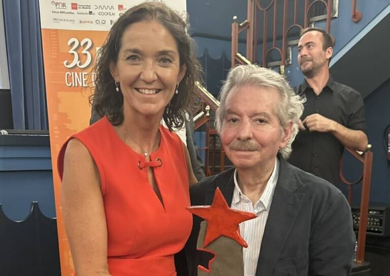 Reyes Maroto felicita a Emiliano Allende por su Estrella Honorífica en el Festival de Cine de Madrid 