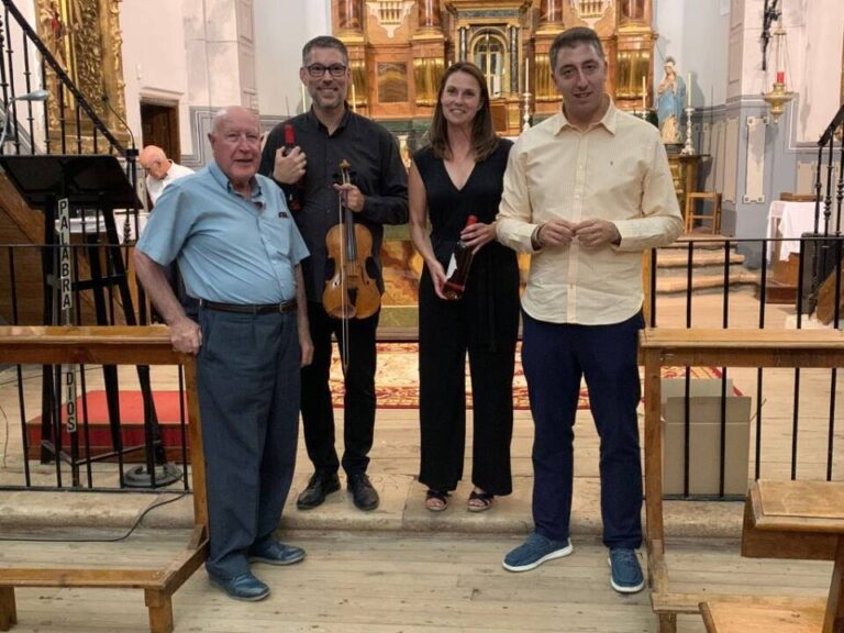 La iglesia de San Boal de Pozaldez vibra con Gema Martínez y Saúl Cabello