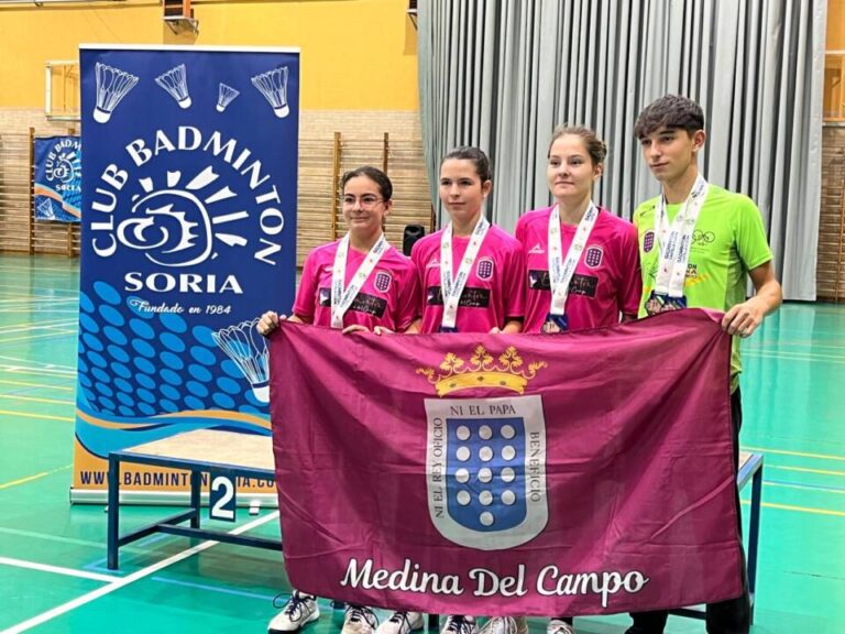 Se amplía el medallero de los jugadores de bádminton medinenses tras el torneo de Soria