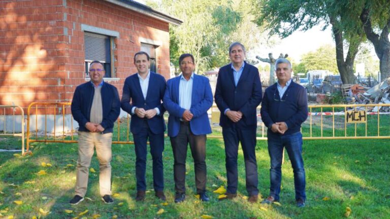 El presidente de la Diputación de Valladolid visita las obras de ampliación del centro de AFACI en Íscar y anuncia un apoyo económico de 50.000 euros