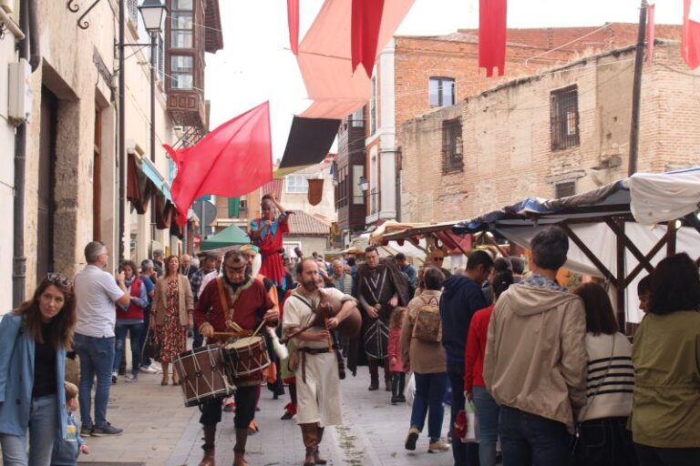 El Mercado Medieval de Tordesillas atrae a miles de visitantes con una oferta variada y espectacular