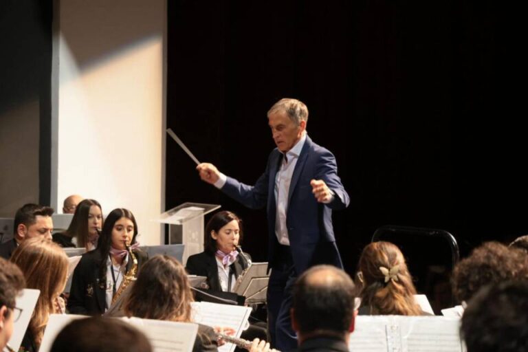 La Asociación Musical «Villa de Olmedo» pone la nota perfecta a la despedida de Emilio González Lorenzo