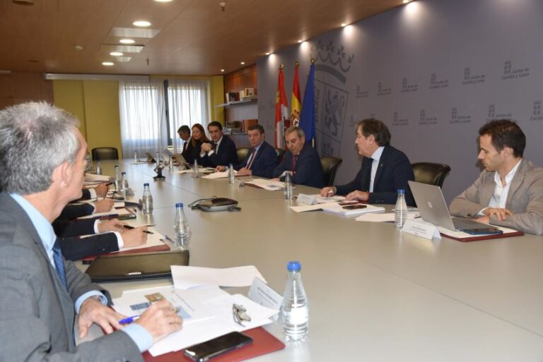 La Junta de Castilla y León activa el operativo de vialidad invernal 2024-2025 con más de 4.000 profesionales y tecnología avanzada